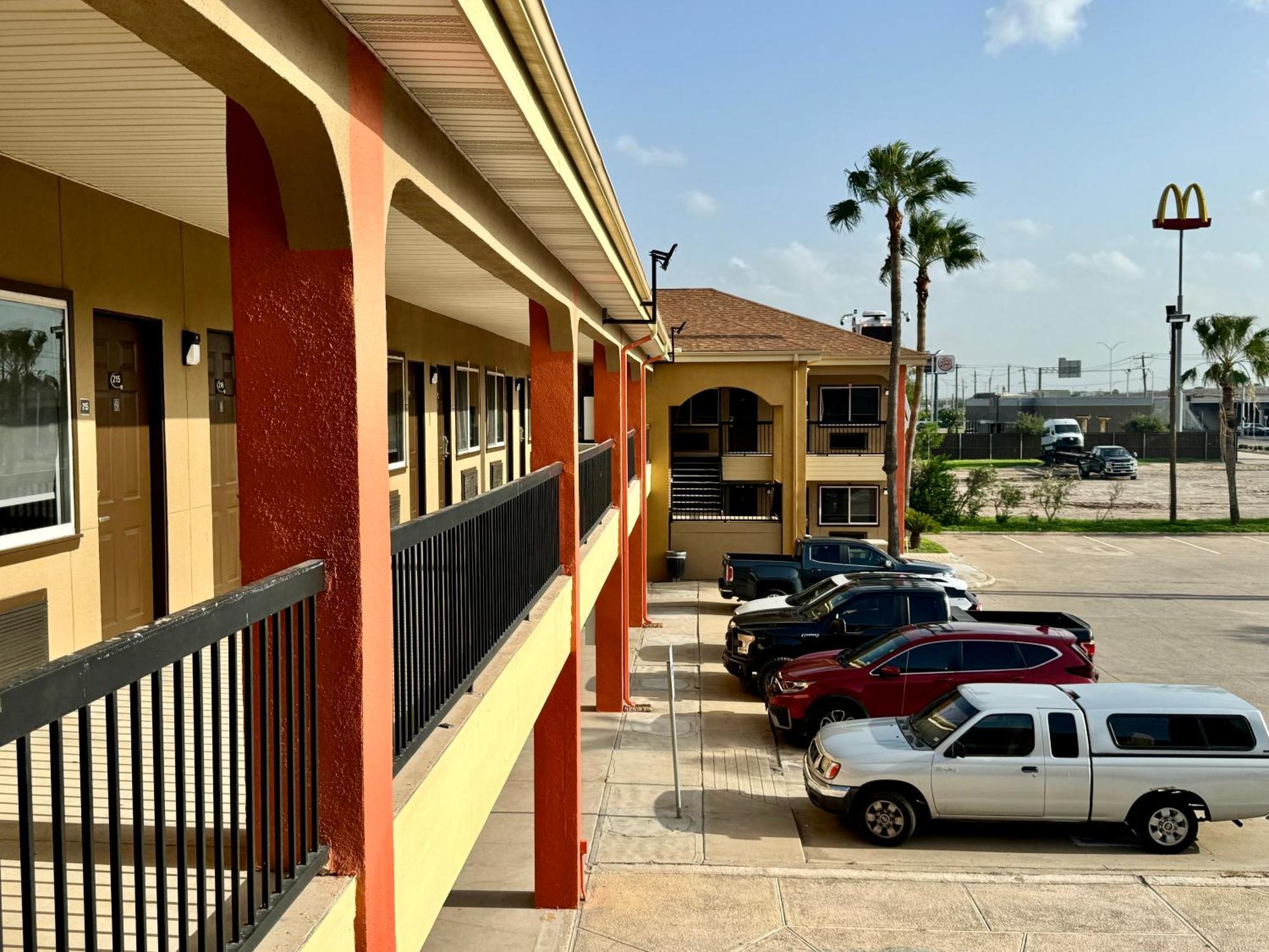 Texas And Center At Dr.