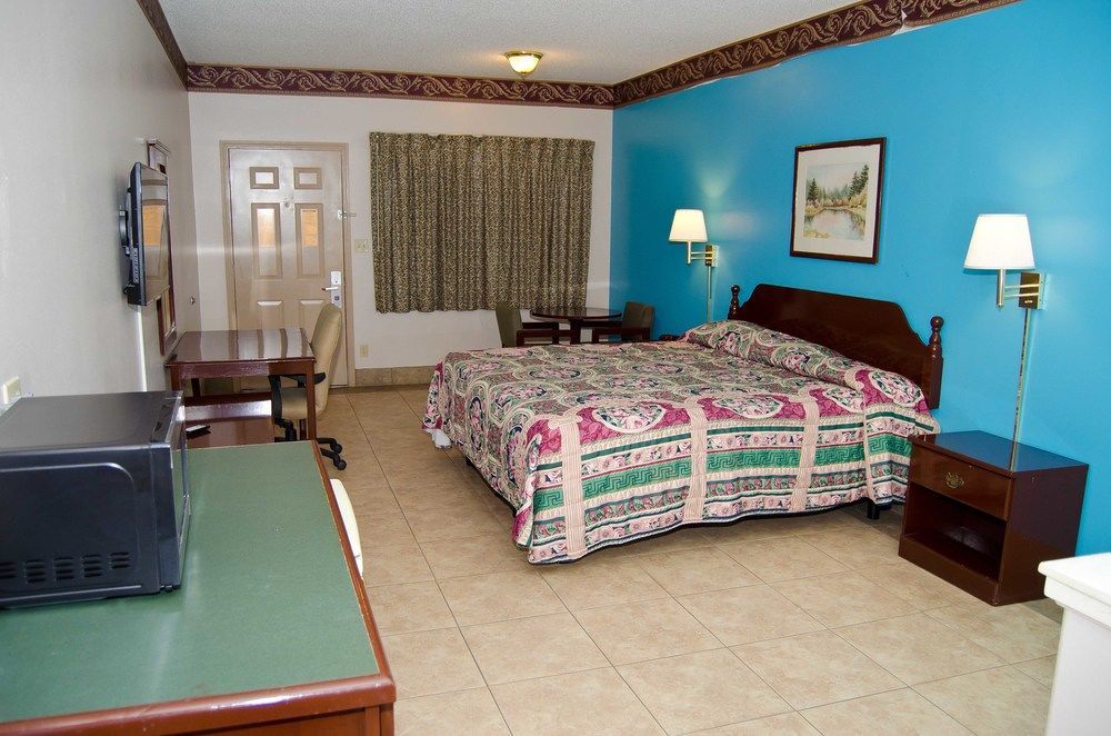 Motel Texas And Center At Dr. 3*